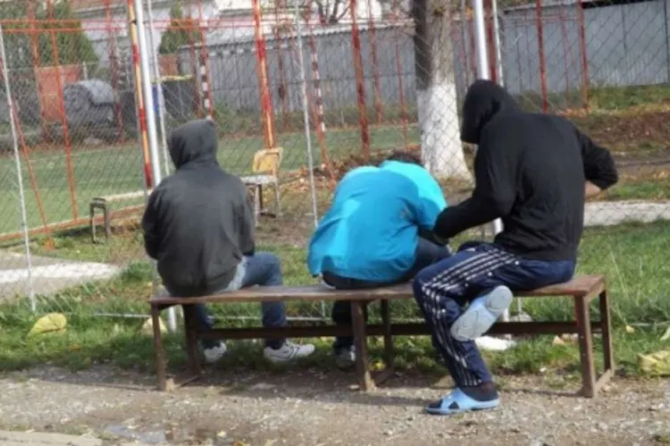 Teroare într-un cartier din Cluj-Napoca! Oamenii beți și fără adăpost au devenit un adevărat pericol pentru copii