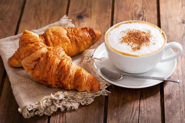 Cluj, orașul unde te simți ca în city-break, la tine acasă: Ce prețuri exorbitante au ajuns să aibă o cafea sau un croissant
