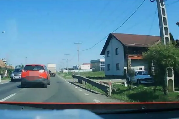 VIDEO Șofer inconștient circulă cu viteză mare în localitate și depășește periculos, la limită: „Îi trimitea direct în rai”/Niciun radar sute de kilometri 