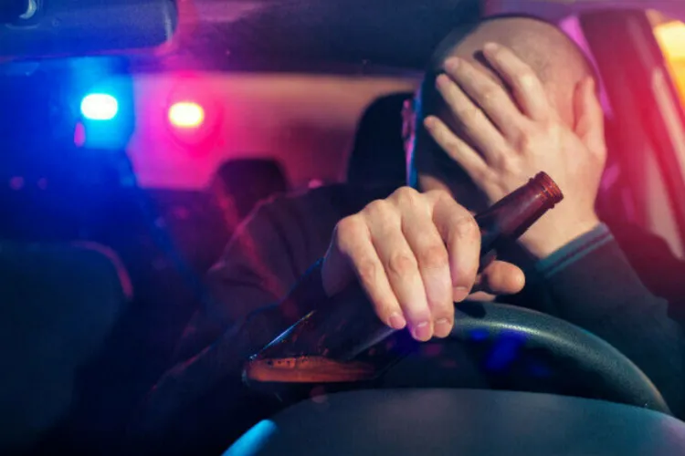 Un clujean a încălcat cam „tot” Codul Rutier: Circula pe Aurel Vlaicu la volanul unei mașini neînmatriculate, mort de beat și fără permis