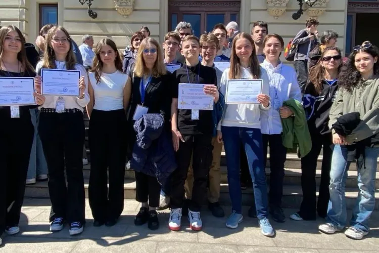 Clujul, în reacție explozivă la Olimpiada de Chimie 2025: Tinerii chimiști aduc premii și mențiuni de la Iași FOTO