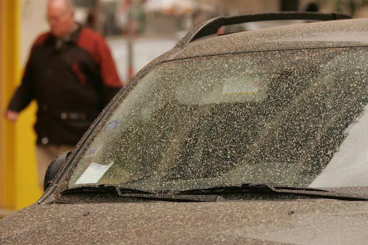 „Mă simt mai rău ca la țară” - Primăria Cluj-Napoca riscă un proces! Un clujean din Sopor s-a săturat de drumurile neasfaltate și norii uriași de praf