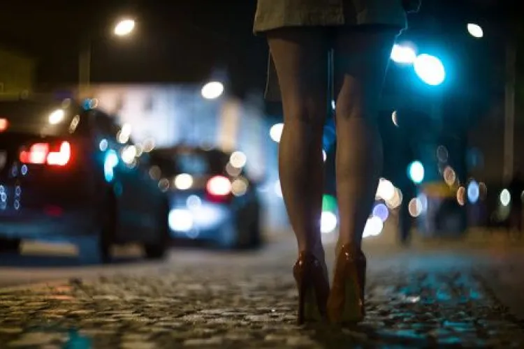 Doi tineri au creat o rețea de exploatare a femeilor pentru câștiguri ilegale! În Cluj, centrul preferat pentru „acțiune”, obțineau câștiguri URIAȘE