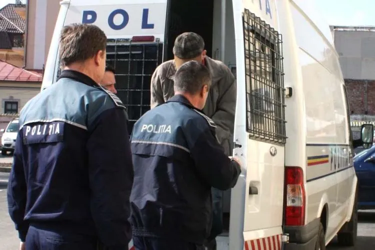 Fugar condamnat la Cluj, prins și adus în țară! Era urmărit internațional după ce a ABUZAT o minoră. Ce pedeapsă urmează să execute