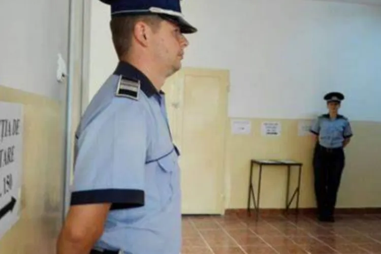 1200 de polițiști clujeni implicați în transportul în siguranță al buletinelor de vot. Secțiile de vot, păzite azi-noapte, au fost deschise la ora 7.00  