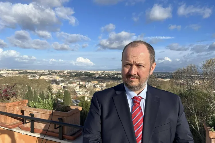 Adrian Papahagi punctează esențialul din scrisoarea controversată a celor șapte foști ambasadori americani: „Dacă nici acum nu ne trezim, e grav”