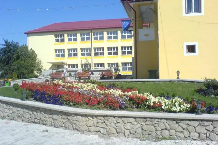 Școlile din Apahida, Dezmir și Sânnicoară se închid, iar cursurile vor fi făcute online. Sunt afectate și grădinițele