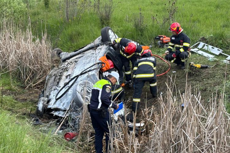 Tragedie în Cluj! Două persoane au murit și alte două persoane sunt în stare gravă, în urma unui accident cumplit. Victimele erau blocate într-o mașină