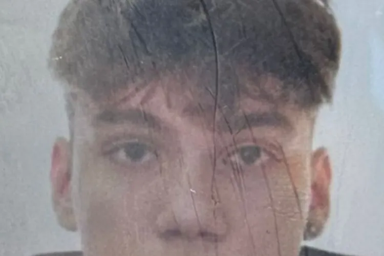 Alertă băiat dispărut în Cluj! Un adolescent este căutat în tot Clujul după ce a plecat de acasă de ieri și nu s-a mai întors. Sunați urgent la 112! 