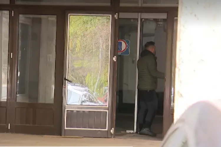 Misiune eșuată! Doi polițiști, cercetați penal după ce au descins ilegal într-un hotel. Erau îmbrăcați în civil, dar aveau cagule