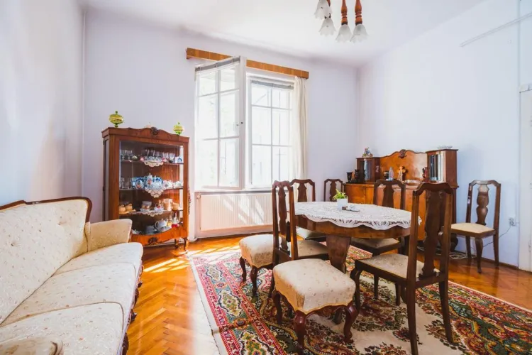 Apartament cu „liniște și verdeață” din centrul Clujului, scos la vânzare cu 525.000 de euro: „O ambianță rar întâlnită pe piața imobiliară din oraș”