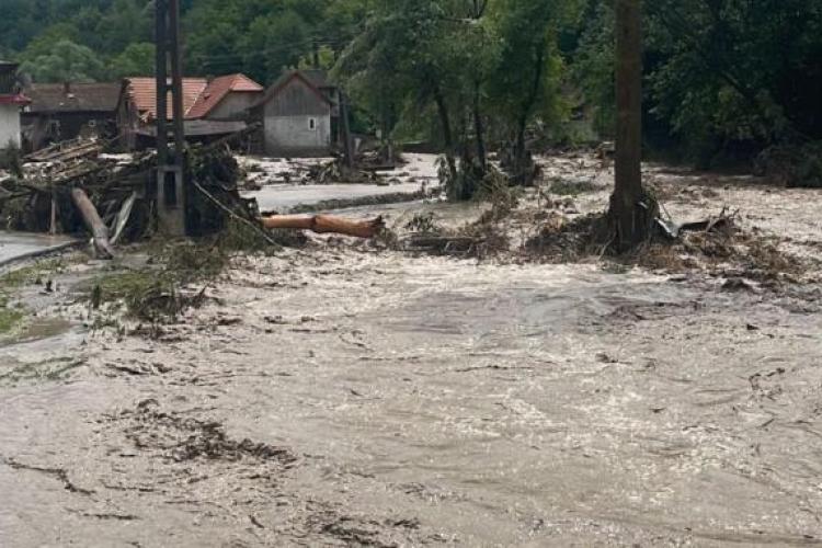 Clujul sub amenințarea apelor! A fost emis un COD GALBEN de inundații. Risc ridicat de viituri și depășiri ale cotelor pe Someșul Mic și Arieș