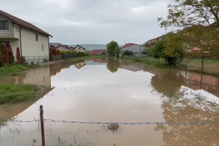 Clujul, printre județele lovite puternic de inundații! Peste 1500 de misiuni gestionate de pompierii din toată țara în ultimele 24 de ore