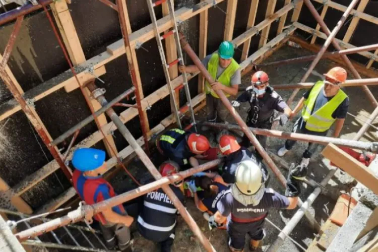 Accident pe un șantier din Cluj! Un bărbat a fost transportat de urgență la spital, după ce a căzut de la înălțime 