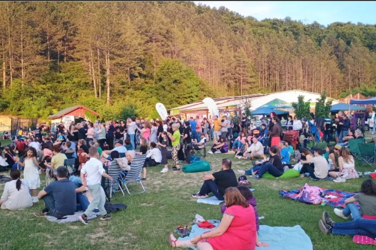 Folkul prinde viață la Cluj: Vor fi trei zile de muzică bună, cu artiști iubiți! Hai la Cluj Folk Fest 2025, să asculți „povești” în acorduri de chitară