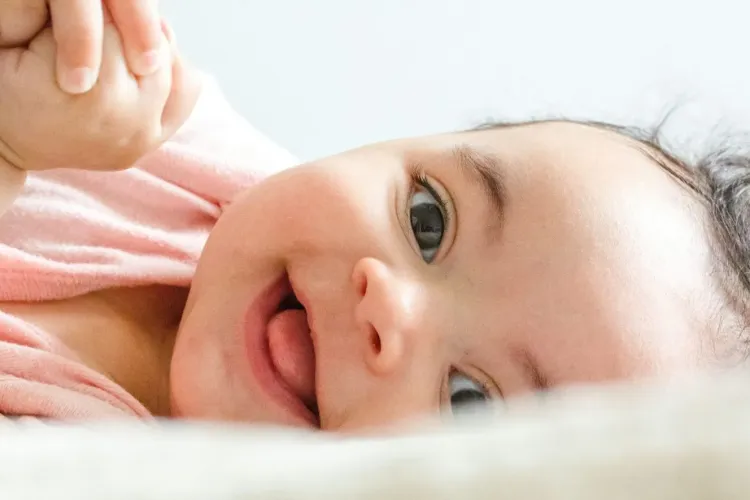 Vești bune pentru părinții din Cluj! Vor primi un sprijin financiar de 2.000 de lei pentru fiecare copil nou-născut. Când începe programul „Bebe Trusou”