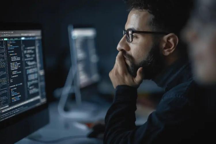 După ani de supremație în topul salariilor, IT-ul este detronat de un domeniu neașteptat care a „bubuit” spectaculos într-o singură lună