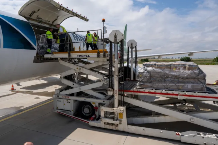 Oradea a luat fața Clujului: A inaugurat cel mai modern terminal cargo din România, cu acces direct la pistă. Astăzi e așteptat primul avion uriaș