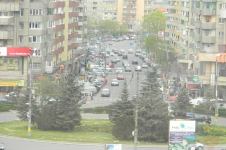 Cluj-Napoca: Spațiul verde din Mărăști a ajuns de nerecunoscut. Buruienile au „preluat” controlul: „Arată foarte rău”/UPDATE: A fost curățat