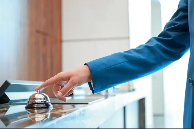 Turiștii tot mai enervați și nedreptățiți de hotelieri. Studiu: Check-in la hoteluri după ora 15 sau chiar 17 și check-out la 10.00/Când se vor lua măsuri?