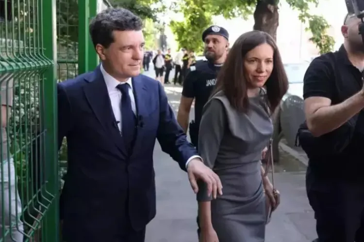 De ce nu s-a căsătorit Nicușor Dan cu mama copiilor lui, Mirabela Grădinaru: Cine este cea care ar putea deveni Prima Doamnă, după 18 mai 2025