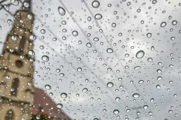 Mai frig decât te-ai aștepta! Vreme capricioasă în Cluj și toată țara, cu temperaturi care ne amintesc de începutul primăverii