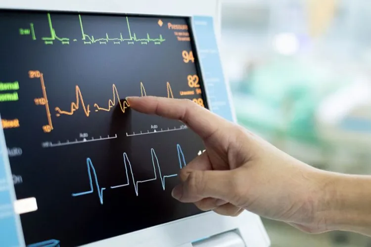 Mii de cabinete medicale din România intră în era digitală: Pacienții vor putea face investigații fără să mai bată drumul la spital!