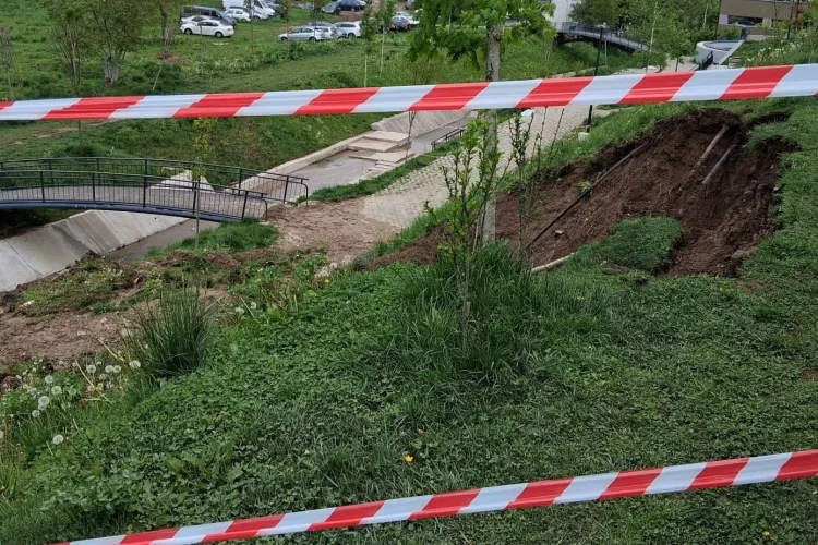 Baza „La Terenuri” din Cluj, spulberată de ape! Locuitorii din cartierul Mănăștur nu mai suportă nepăsarea primăriei: „Ne-am săturat!”