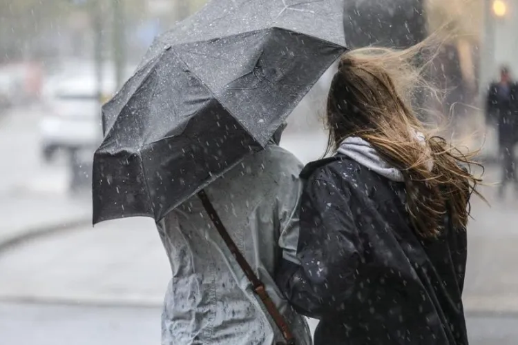 Furtunile lovesc Clujul! COD GALBEN de vreme rea, ploi, vânt puternic și descărcări electrice: se anunță haos meteo