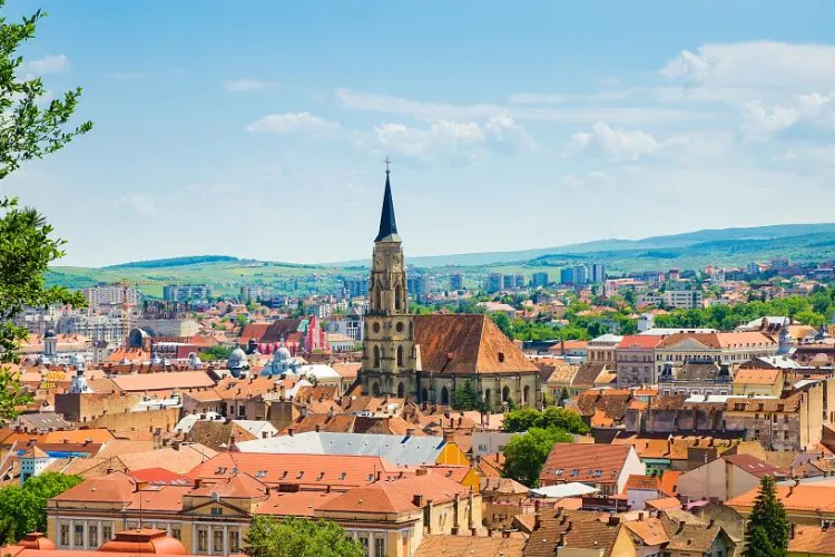 Instabilitatea atmosferică pune stăpânire pe nordul țării, în timp ce restul regiunilor se pregătesc de schimbare. Cum va fi vremea la Cluj