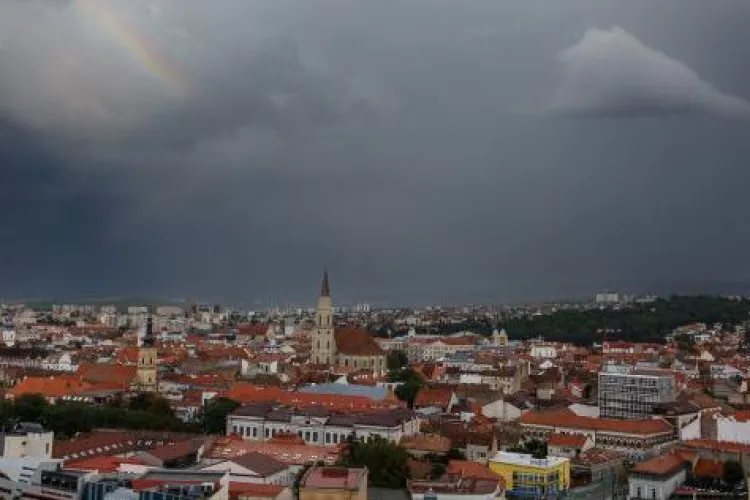 Sfârșit de weekend cu vreme rea în toată țara. Câte grade anunță meteorologii pentru Cluj