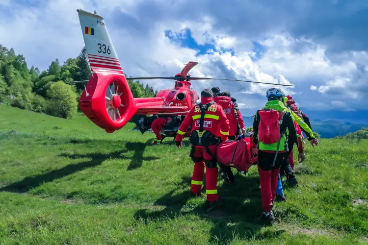 Accident cu motocicleta la munte! La fața locului a fost trimis un elicopter SMURD. FOTO