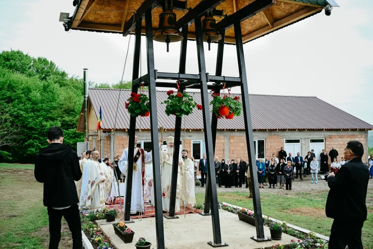 Situație halucinantă pentru sute de credincioși la o mănăstire din Cluj: „Vecinul” s-a intabulat pe teren, de jur împrejur! „Interzis spre Dumnezeu”