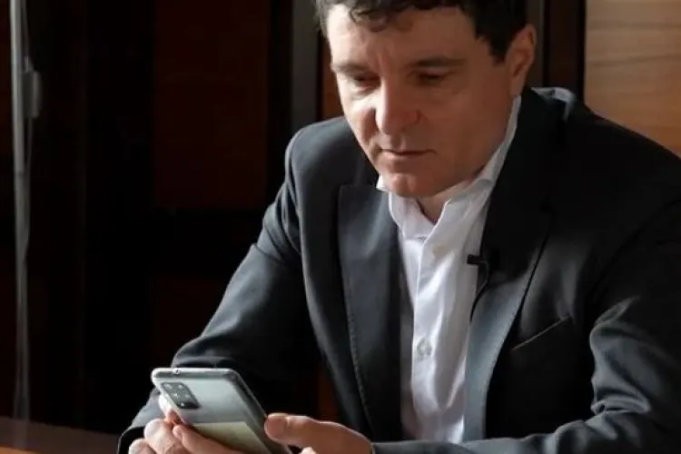 Președintele Nicușor Dan și-a publicat numărul de telefon. Toți românii sunt invitați să-i scrie mesaje: „Ne auzim pe WhatsApp, da?” VIDEO