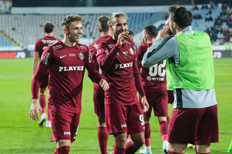 U Cluj și CFR Cluj, la masa tratativelor! Atacantul lui Dan Petrescu, tentat să schimbe tabăra. Se anunță un transfer BOMBĂ 