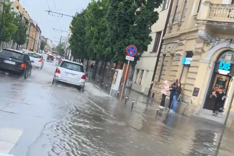 VIDEO. Calea Moților, rebotezată „Clujstinești” după ploaia torențială de ieri: „Și-a făcut Boc ieșire la „mare” direct din Primărie”