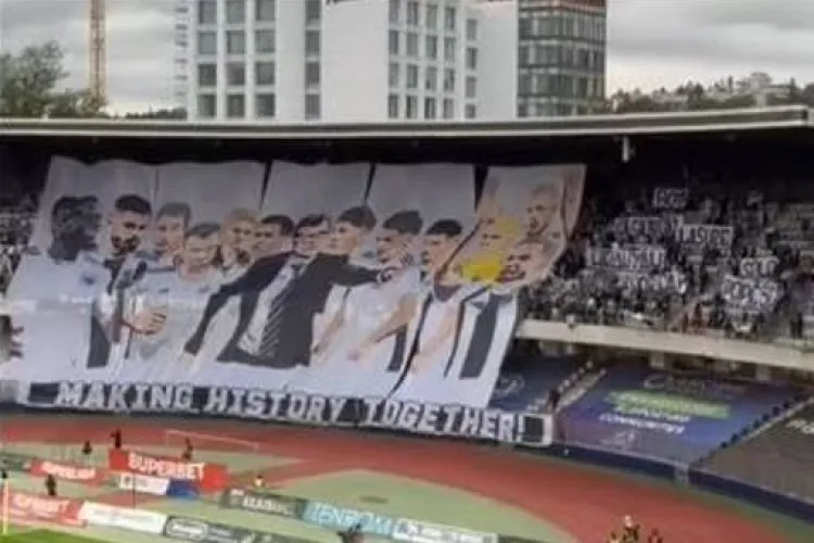 Banner URIAȘ al suporterilor U Cluj în semn de respect pentru Neluțu Sabău și jucători. Ce au transmis fanii VIDEO