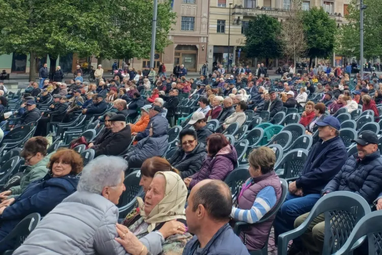 Cum a ajuns „bunica” lui Mircea Bravo în mijlocul unui scandal la Zilele Clujului, după ce ar fi refuzat o poză cu o fetiță:„Mă doare sufletul”/„Exagerați”