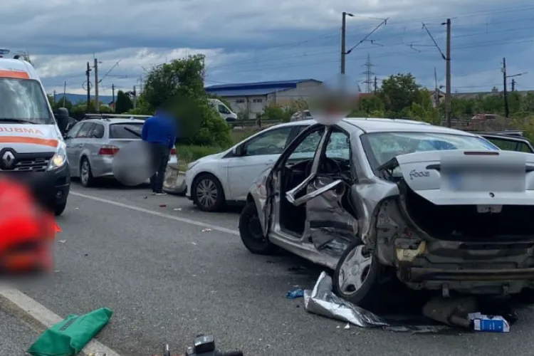 Cluj: Cum s-a produs accidentul GRAV, în urma căruia 3 persoane au fost rănite! O tânără a fost proiectată în afara mașinii în urma impactului FOTO