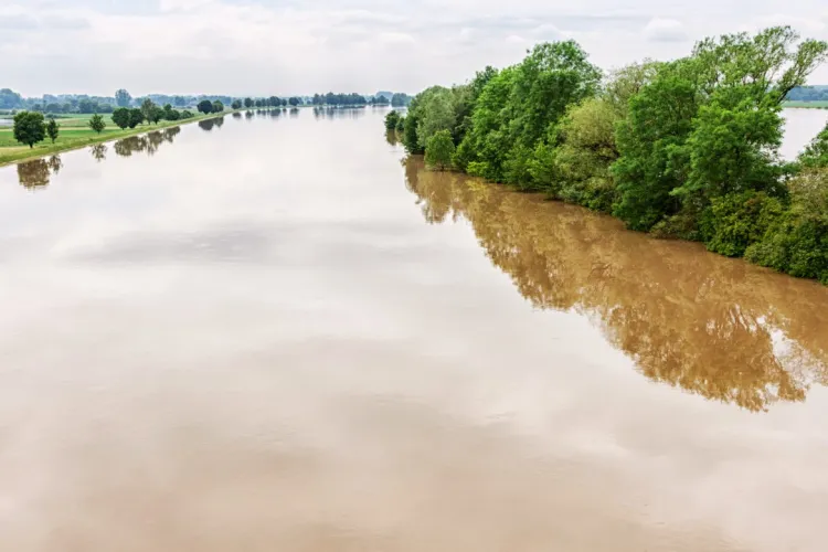 Hidrologii au anunțat COD ROȘU de inundații! Populația, avertizată să evite deplasările în zonele vizate 