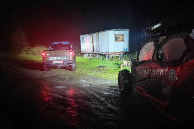 Recuperați din munte în toiul nopții! Doi tineri găsiți după ore de căutări în condiții extreme