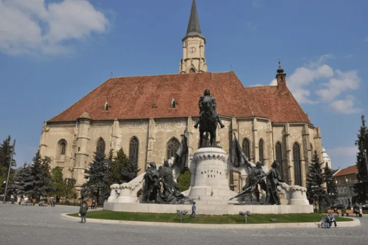 Clujul, văzut prin ochii tinerilor: „Oraș scump, fără prieteni, fără aer curat” Care sunt problemele reale ale orașului „de cinci stele”?