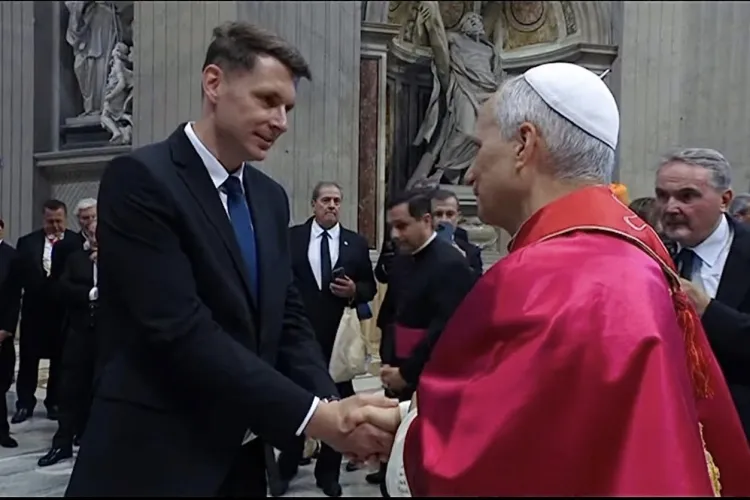 Clujul, reprezentat de senatorul Mircea Abrudean la pontificarea Papei Leon al XIV-lea: România, „partener de încredere” al noului Papă