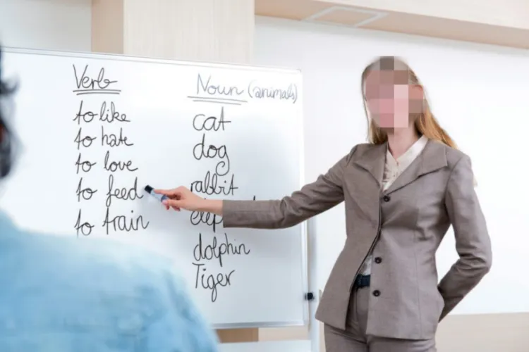 Profesoară de engleză din Cluj, cu elevi olimpici, hărțuită GRAV de un pretendent. A afișat-o oribil, pe net, ca prostituată:„Cu 5000 de lei e disponibilă”