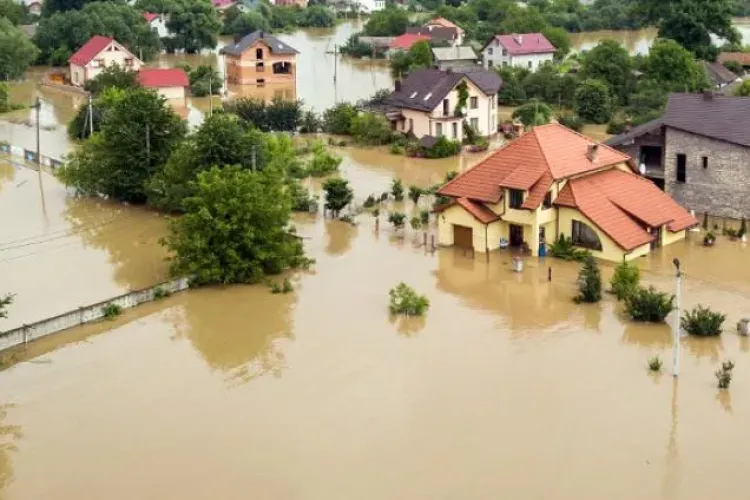 Apele ies din matcă! S-a anunțat COD ROȘU de inundații pe mai multe râuri! Autoritățile cer evacuarea imediată