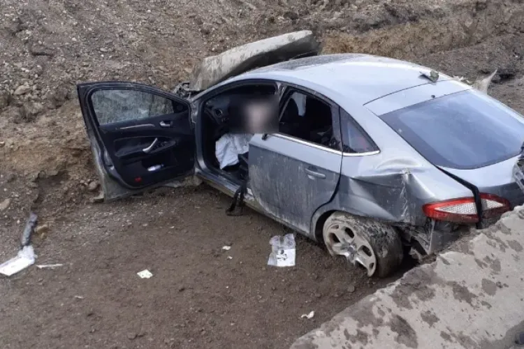 Cum s-a produs accidentul de pe autostrada A3 Transilvalnia, din seara asta, în care 2 copii și 2 adulți au fost răniți, după ce mașina s-a răsturnat FOTO