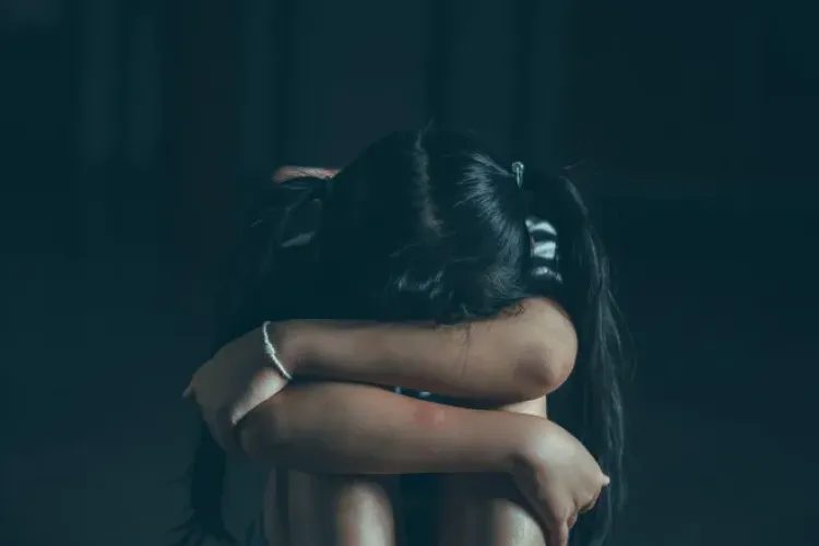 Scene SFÂȘIETOARE în Cluj: Profesoară acuzată că a agresat fizic și verbal o elevă de 10 ani