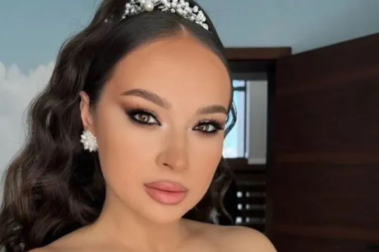 Vlăduța Lupău, nașă sexy la cununie: Și-a uimit din nou fanii cu o ținută ce a atras toate privirile! Un detaliu al rochiei nu putea trece neobservat FOTO 