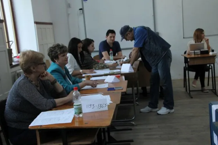 Atenție, clujeni! Cei care nu respectă indicațiile președintelui secției de votare se pot alege cu amenzi URIAȘE! 1300 angajați ai MAI, pe teren la Cluj 