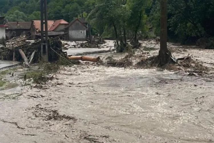 Clujul sub ape! Hidrologii au anunțat inundații pe mai multe râuri. Autoritățile sunt în alertă maximă 